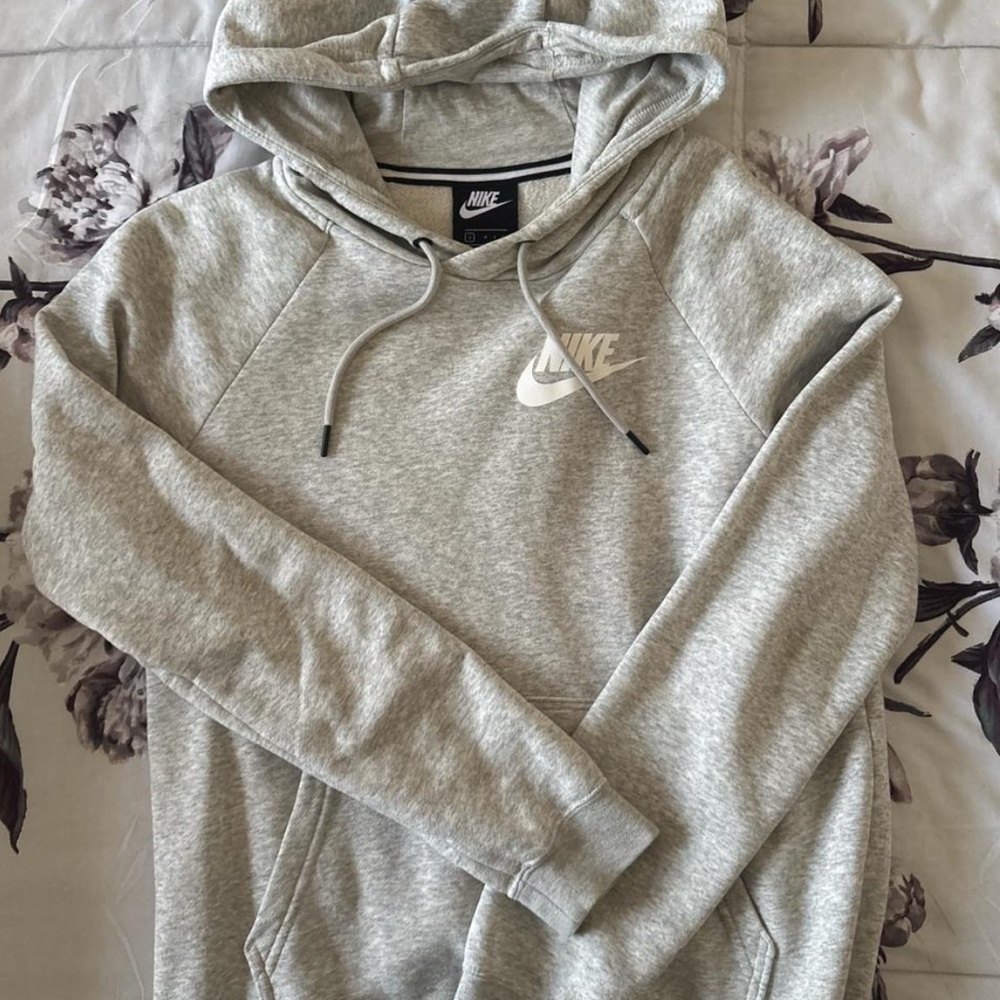 Nike Men's Light Gray Hoodie